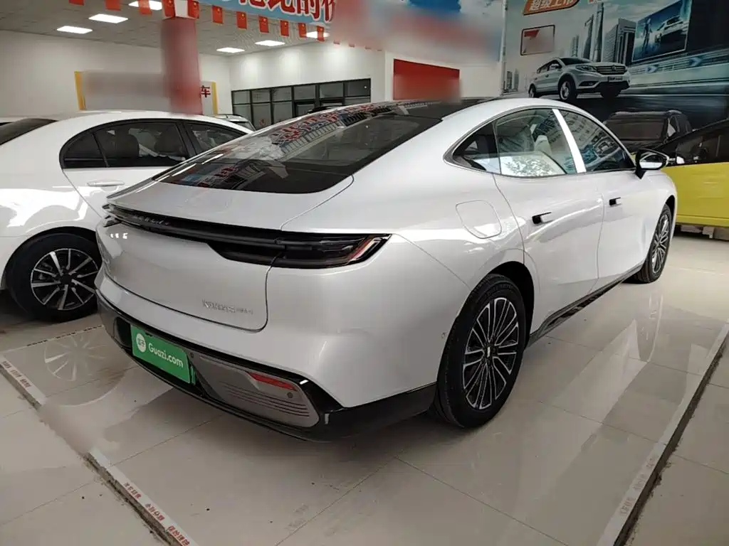 Geely Galaxy Galaxy Xingyao 8 2026 2025 60km EM-i Luxury Edition