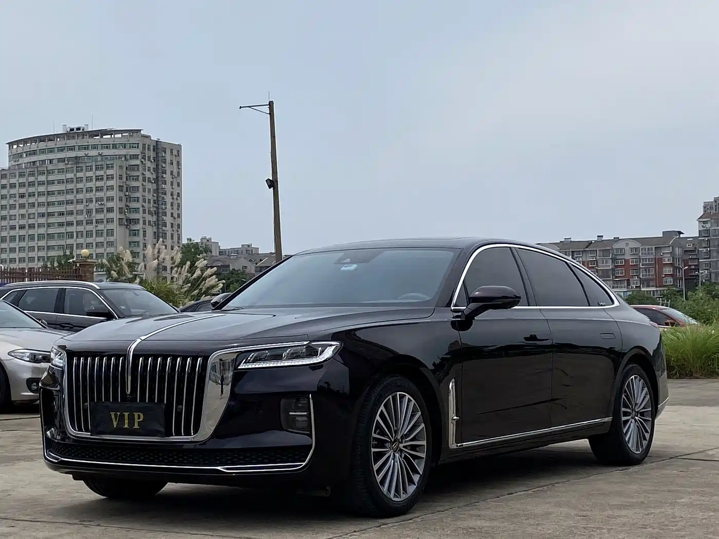 Hongqi H9 2022 2.0T Smart Connect Flag Enjoy Edition
