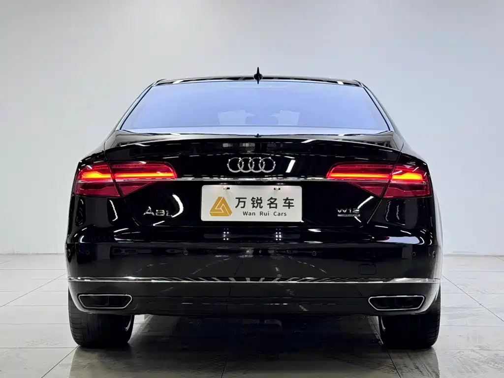 Photo 4 - Audi A8