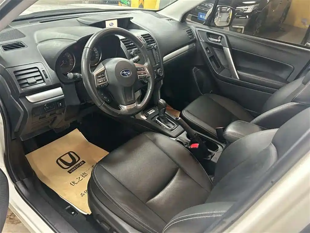 Subaru Forester 2013 2.5i Automatic Luxury Edition фото 9