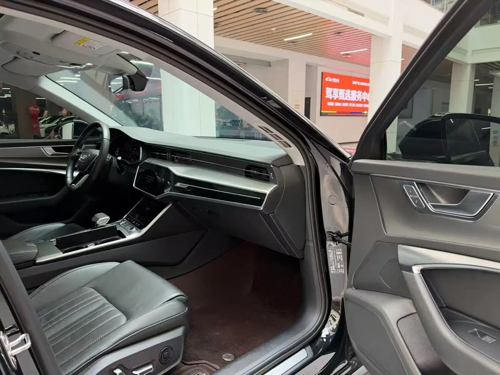 Фото 16 - Audi A6L