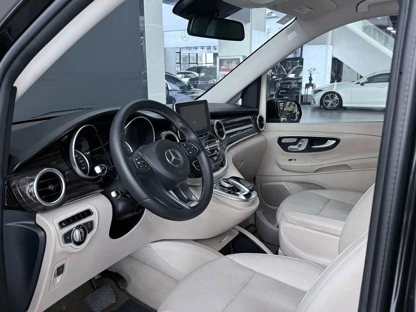 Mercedes-Benz V-Class 2017 2016 V 260 Navigator