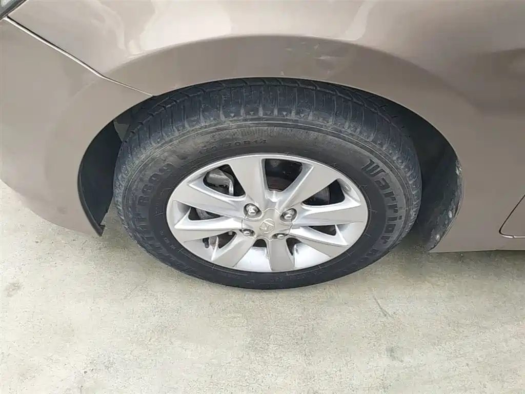 Hyundai Verna 2014 1.4L Manual Smart GLS фото 23