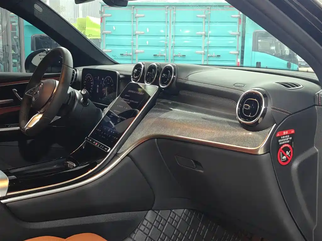MERCEDES-BENZ GLC