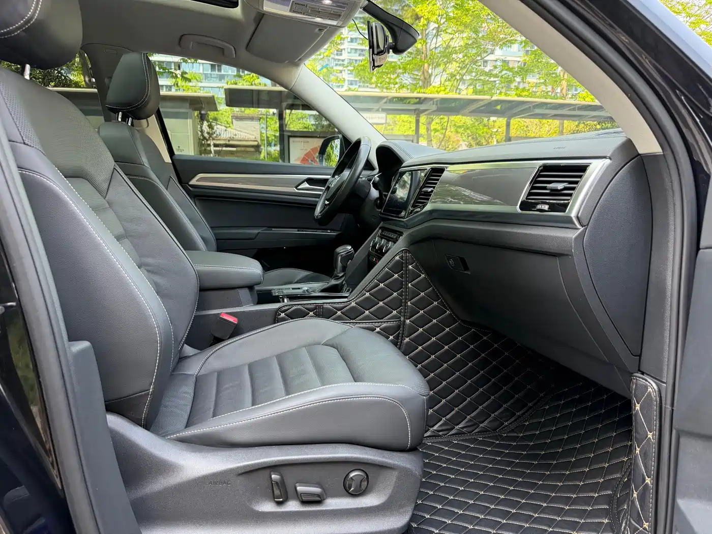 Volkswagen Teramont 2020 330TSI 2WD Luxury China VI фото 9