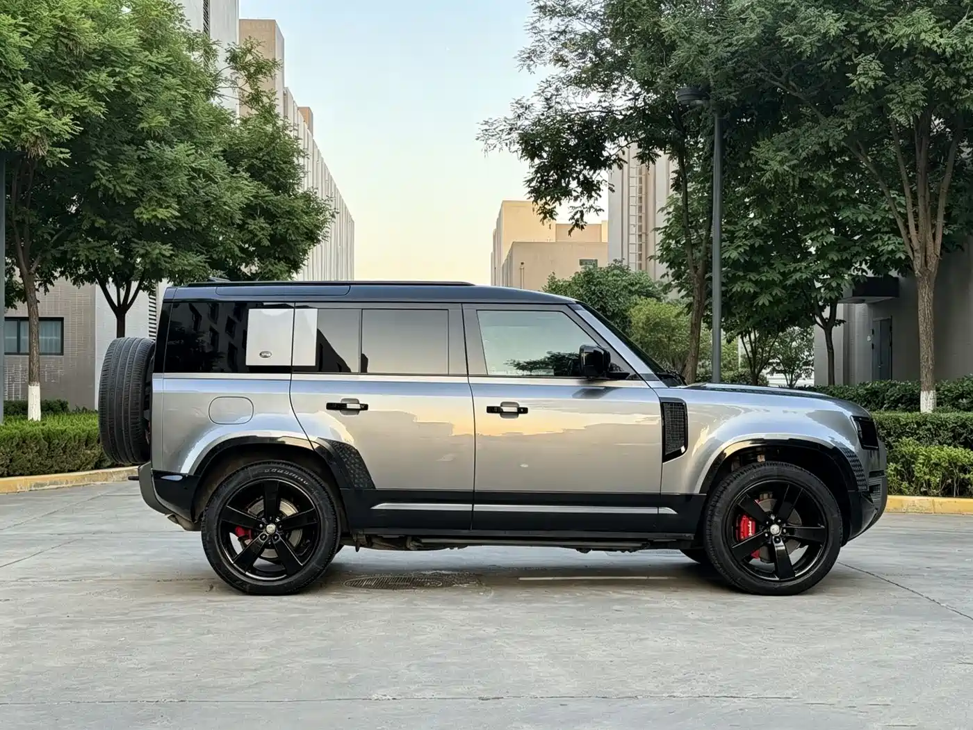 Land Rover Defender 2023 Model 110 3.0T P400 X-DYNAMIC HSE фото 15