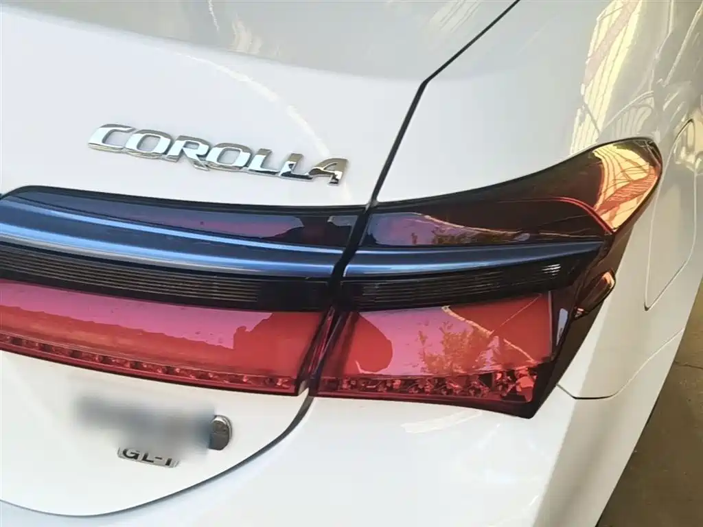 Toyota Corolla Twin Engine E+ 2019 1.8L E-CVT Leading Edition фото 8