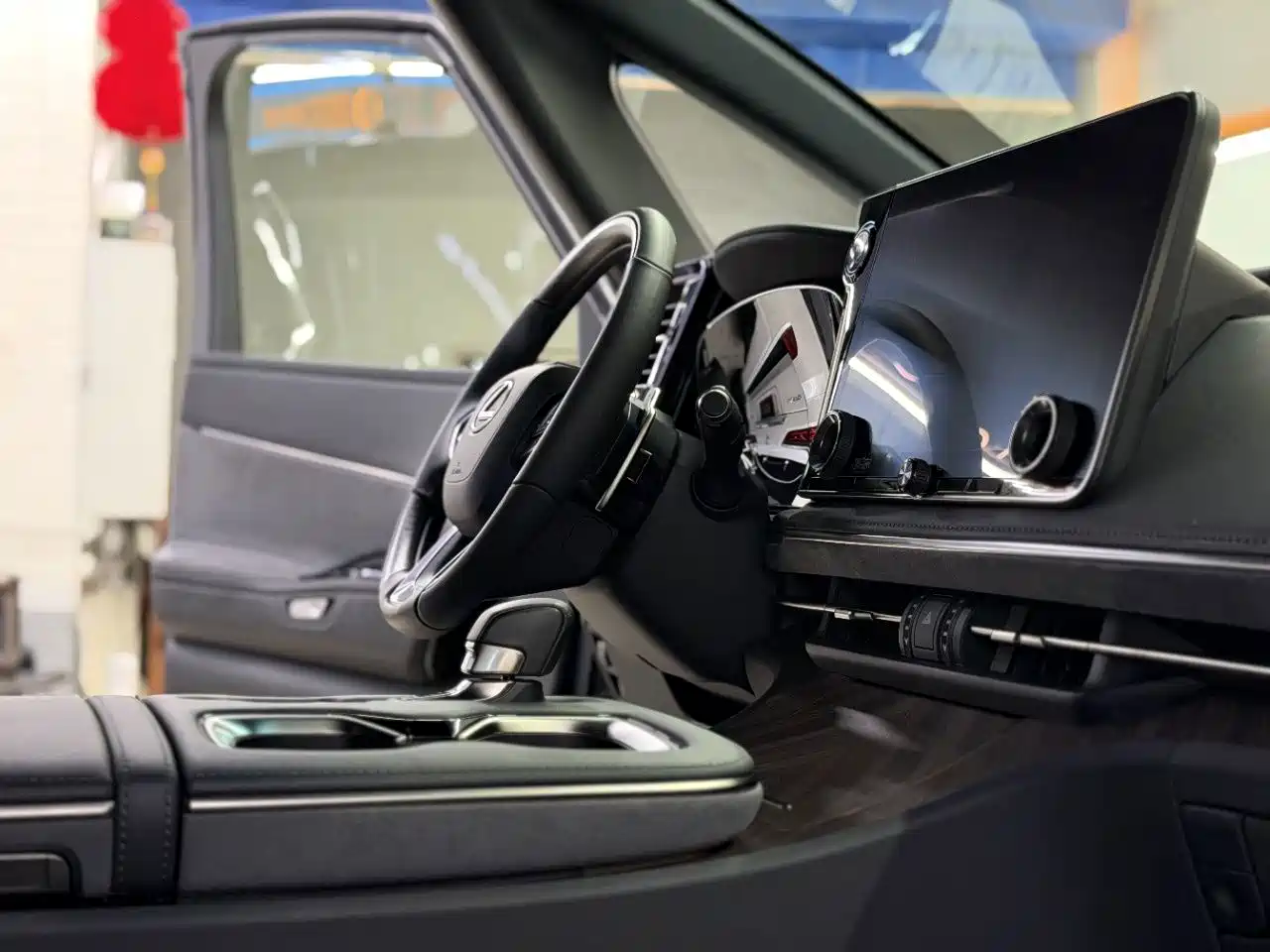 Lexus LM 2025 2023 500h 6-Seater Prestige Edition