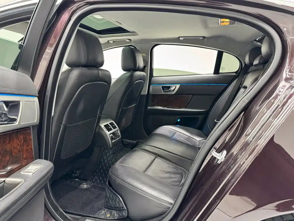 Фото 9 - Jaguar XF