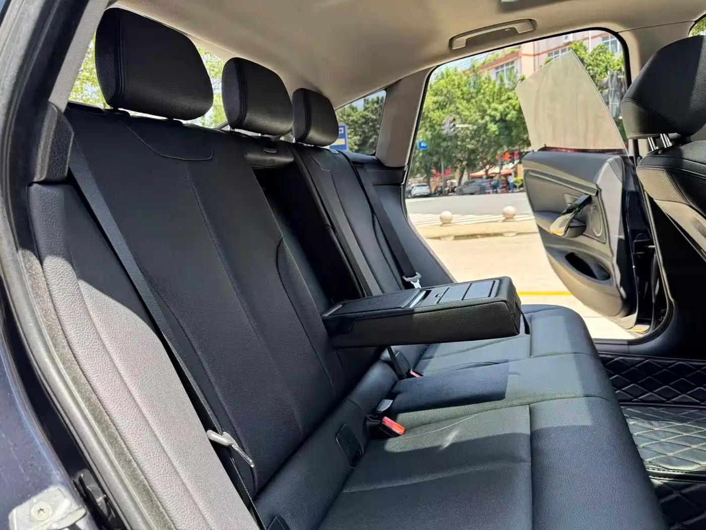BMW 3 Series GT 2018 320i Luxury Design Package фото 23