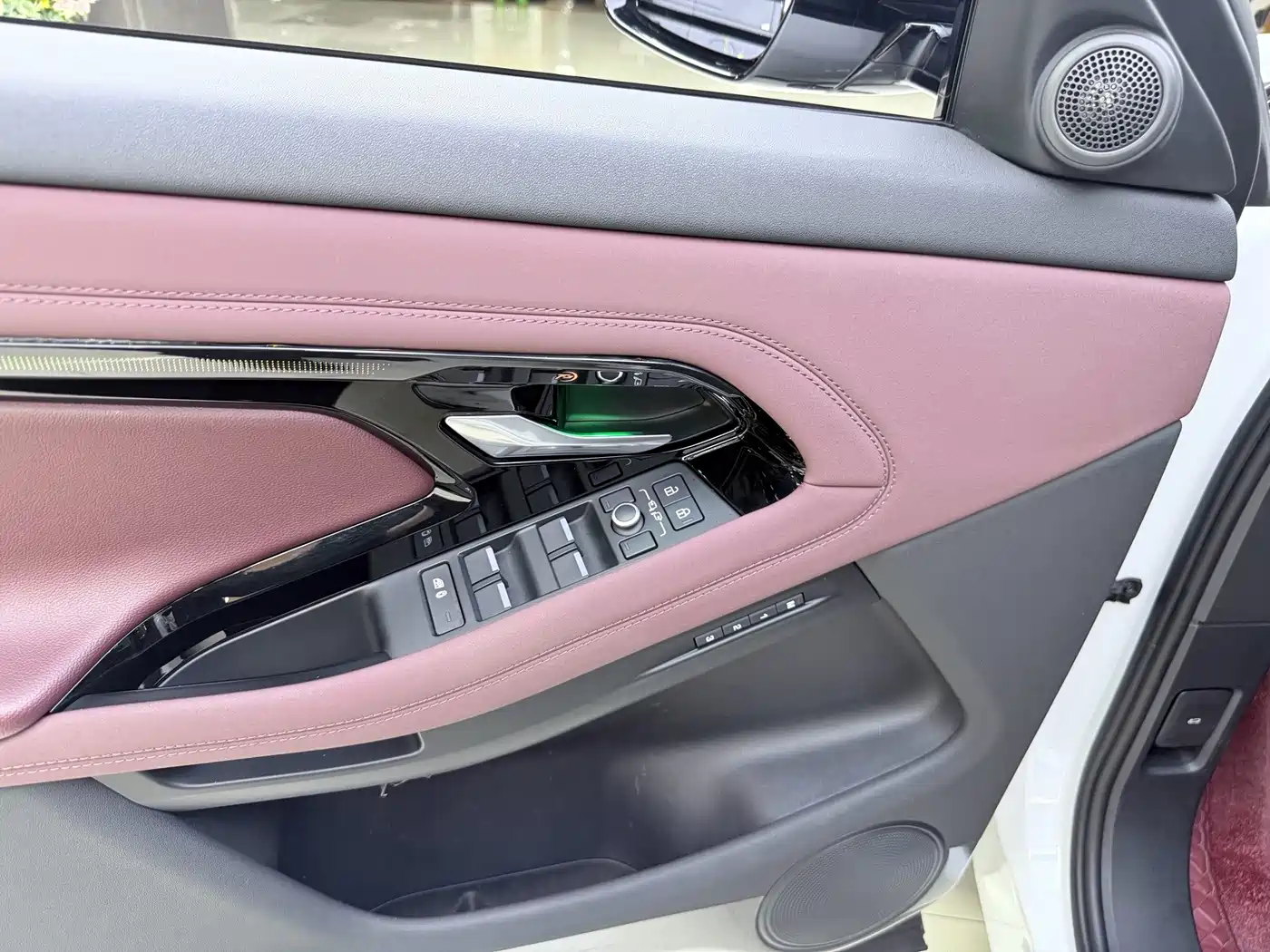 Land Rover Range Rover Evoque New Energy 2022 2022 Range Rover Evoque L P300e Plug-in Hybrid