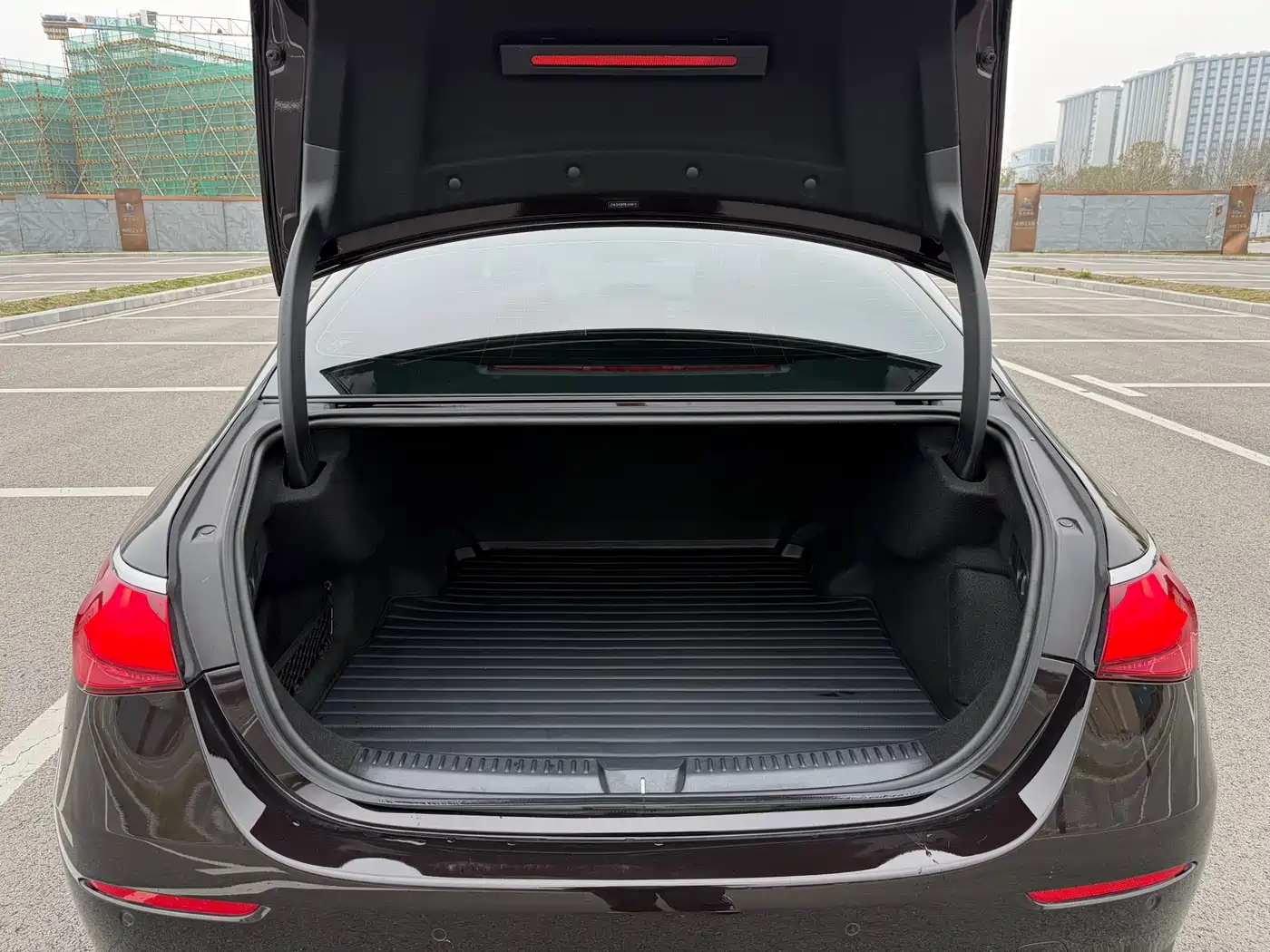 Mercedes-Benz E-Class 2024 E 300 L Fashion фото 20