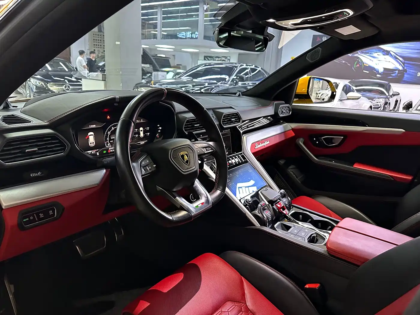 Фото 7 - Lamborghini Urus