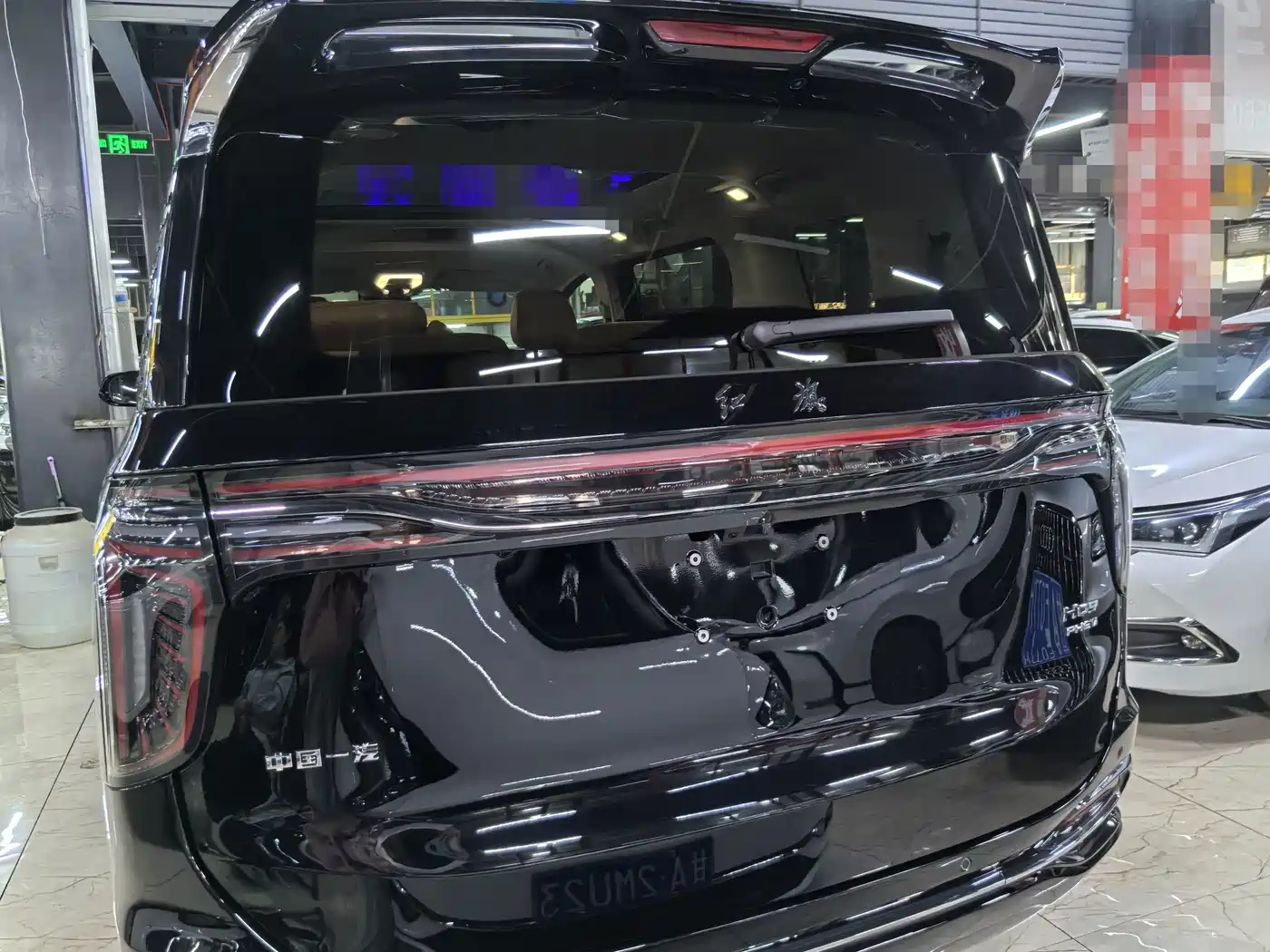 Hongqi HQ9 PHEV 2024 Model 2.0T AWD Business Edition фото 5