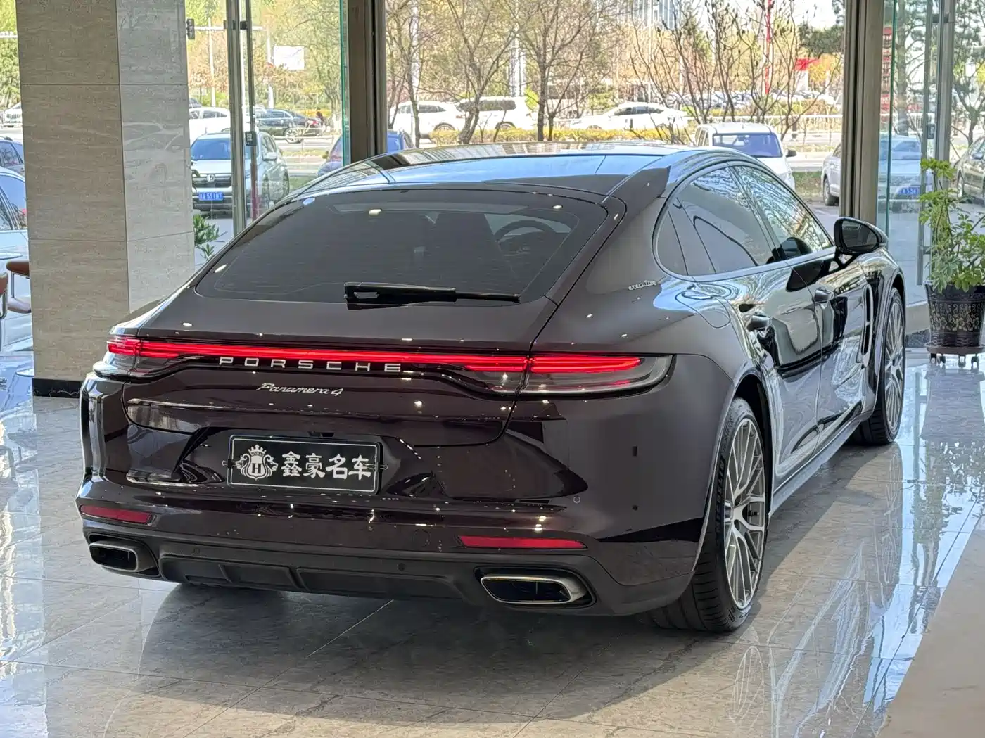 Porsche Panamera 2023 Panamera 4 Executive Long Wheelbase 2.9T фото 23