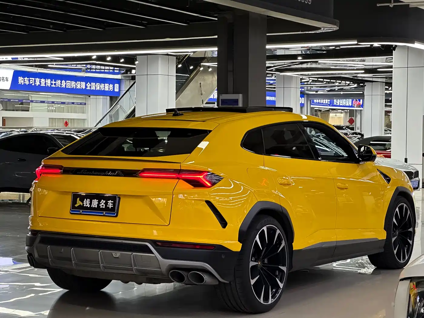Фото 5 - Lamborghini Urus