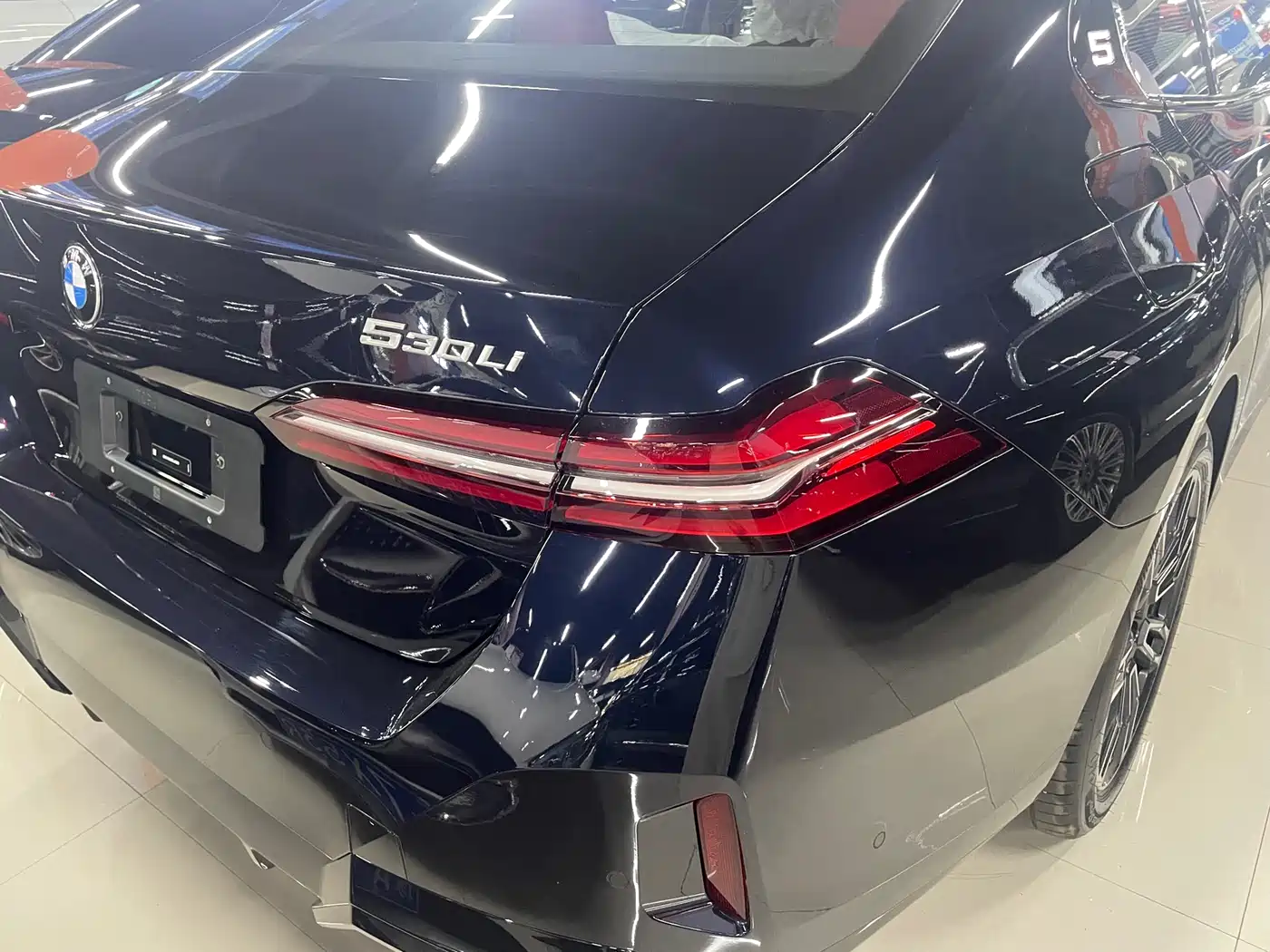 BMW 5 Series 2025 530Li Leading M Sport Package фото 15