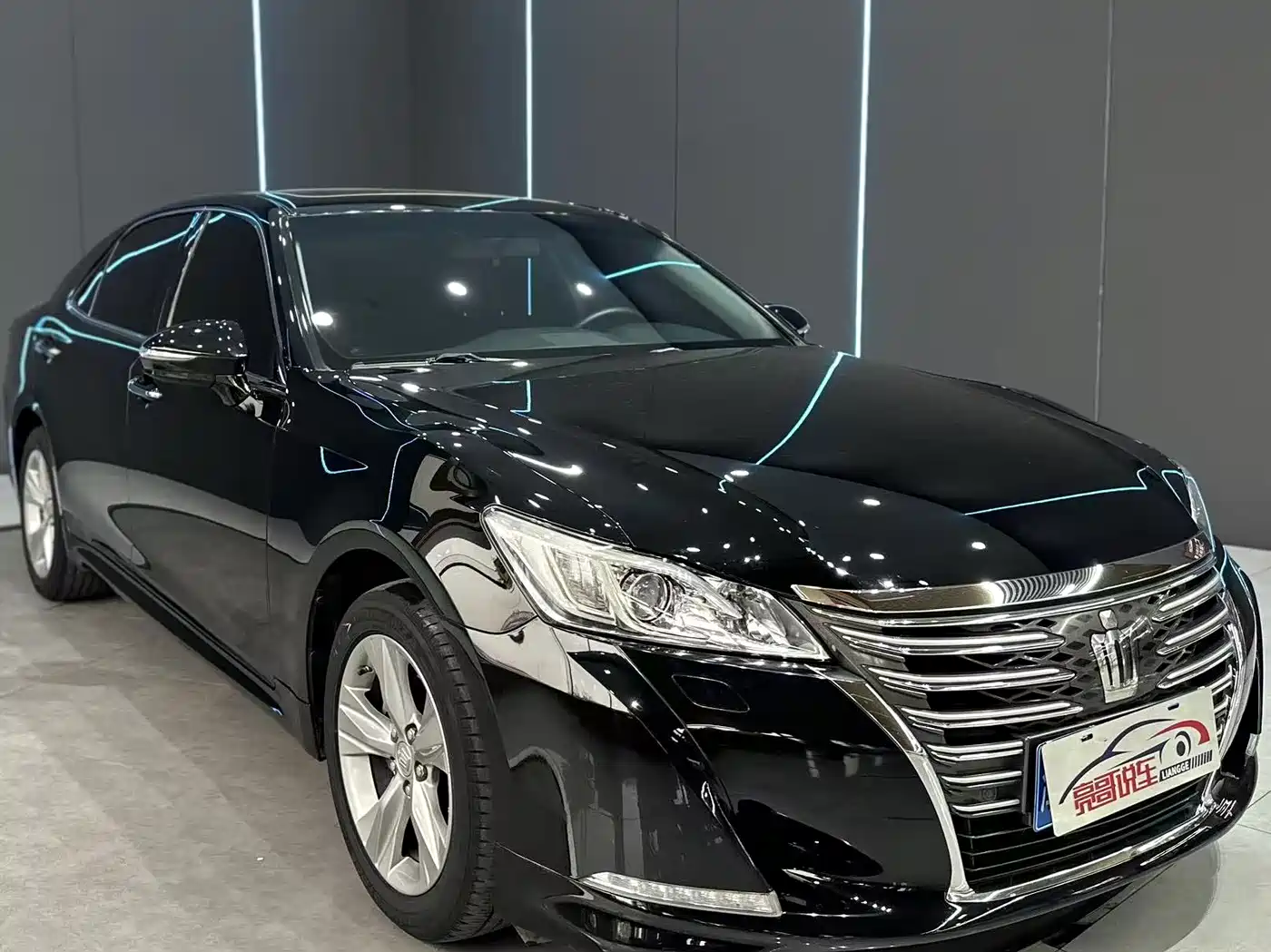 Toyota Crown 2015 2.0T Fashion фото 3