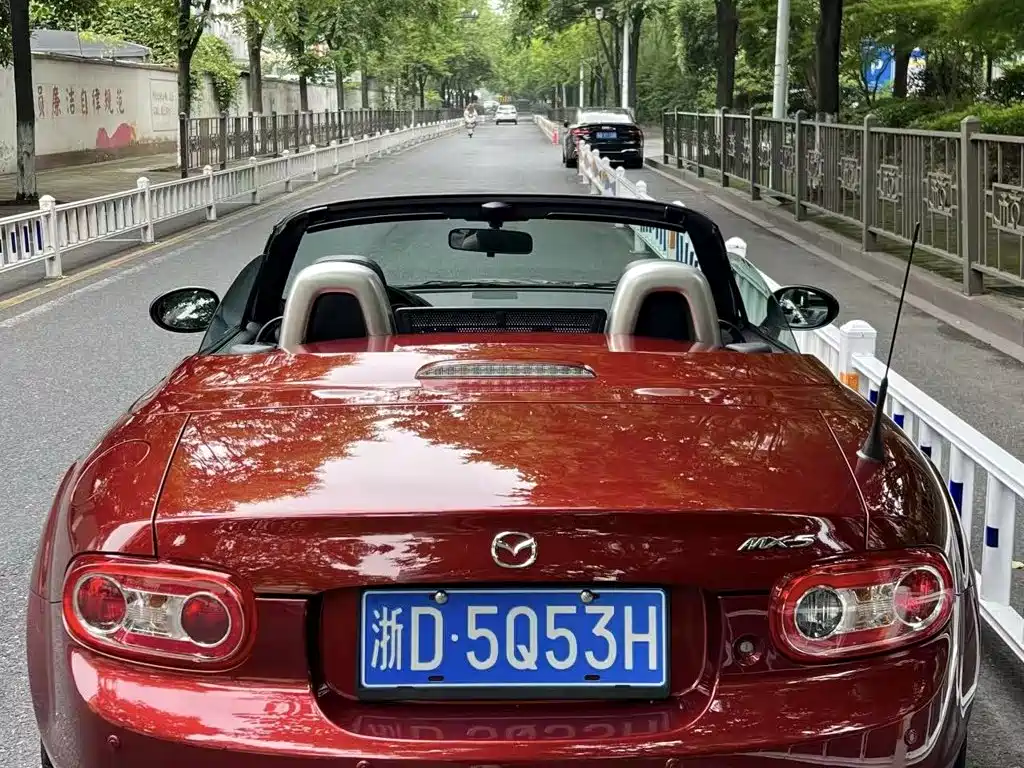 Фото 9 - Mazda MX-5