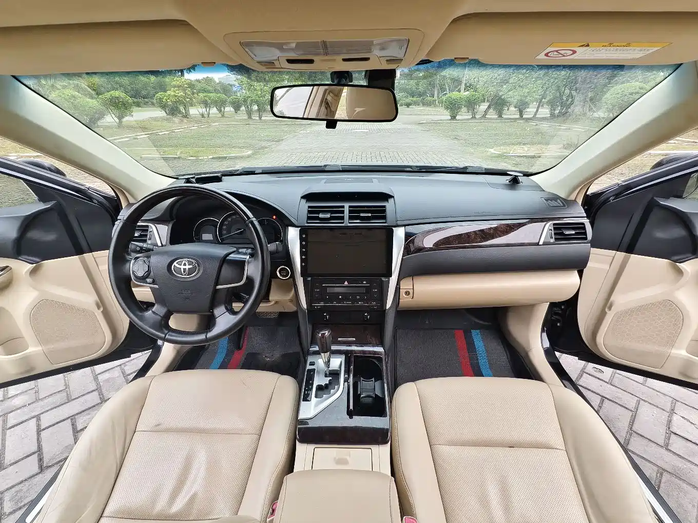 Toyota Camry 2015 2.0G Leading Edition фото 14