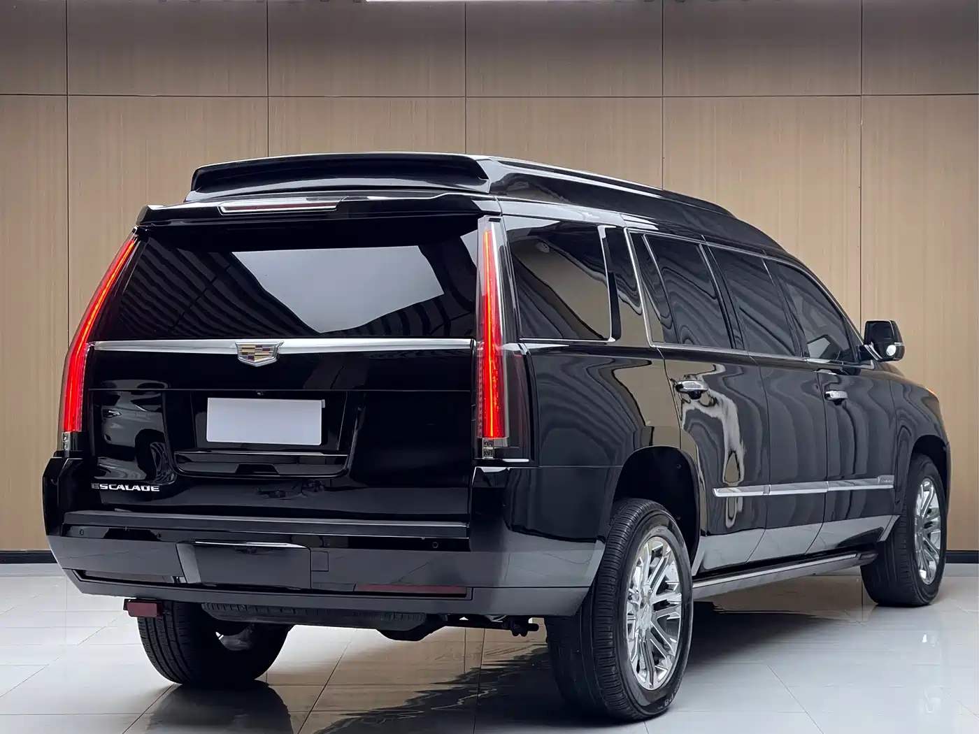 Cadillac Escalade 2017 6.2L ESV Platinum Extended фото 3