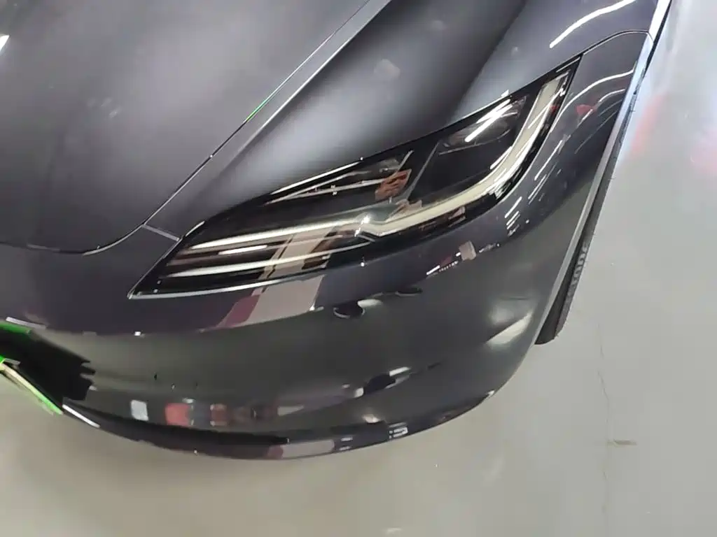 Фото 24 - Tesla Model 3