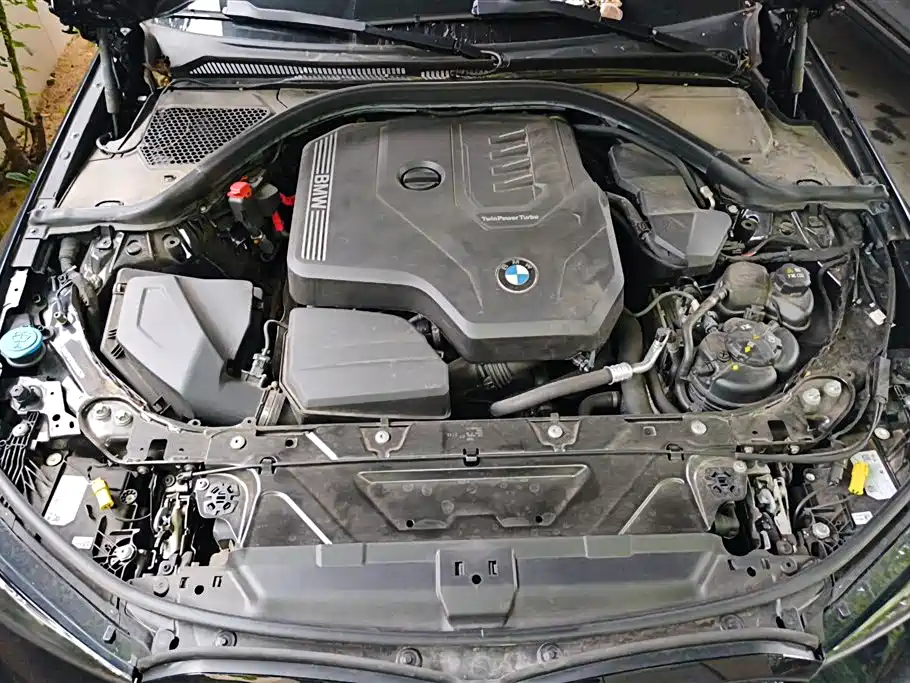 BMW 3 Series 2025 330i M Sport Night Edition фото 10