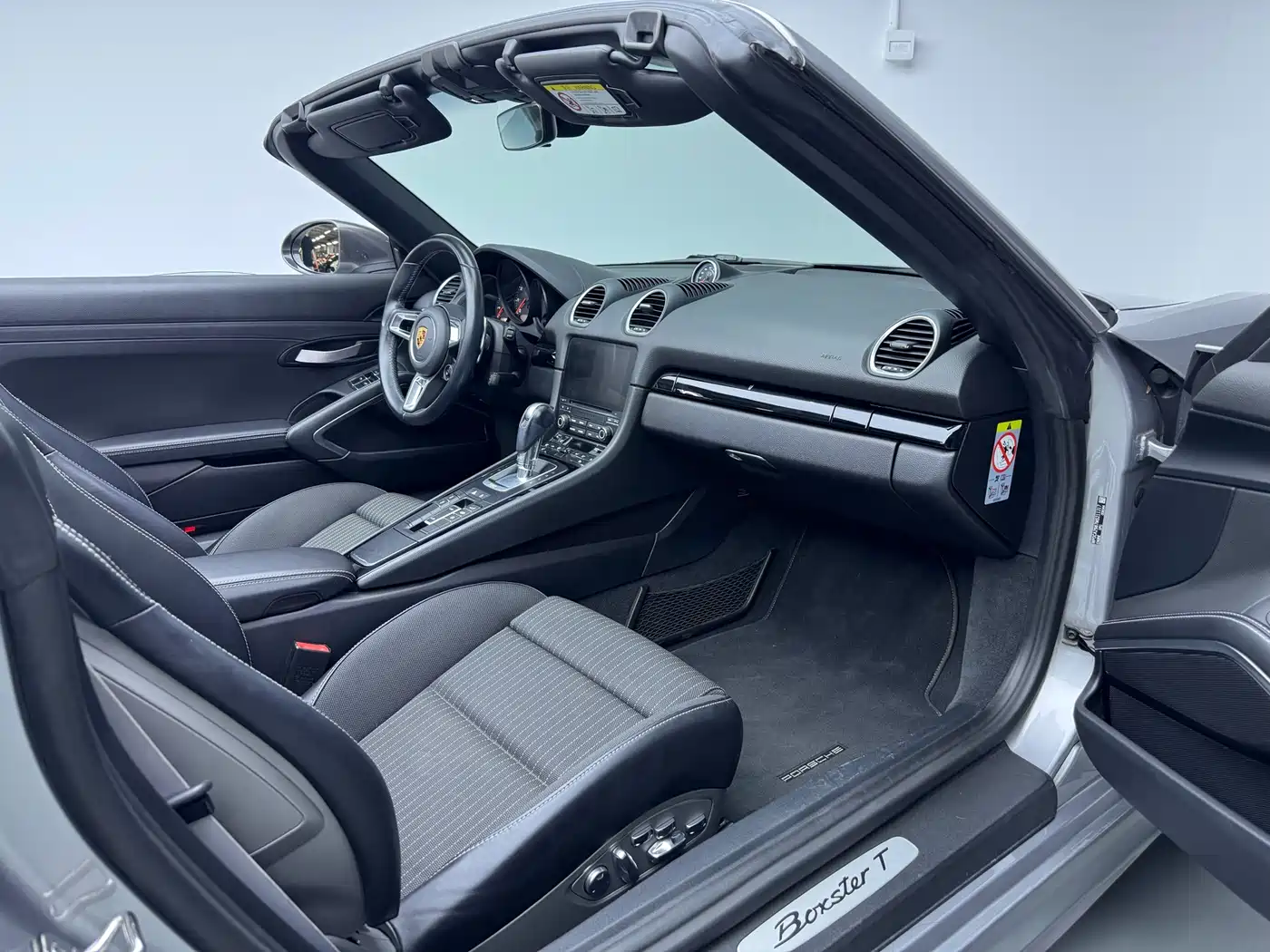 Porsche 718 2019 Boxster T 2.0T фото 11