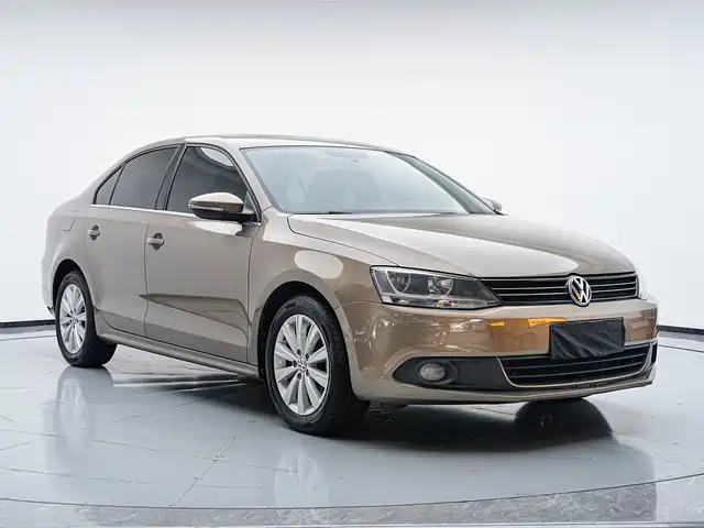 Volkswagen Sagitar 2014 Facelift 1.6L Automatic Comfort — фото 3