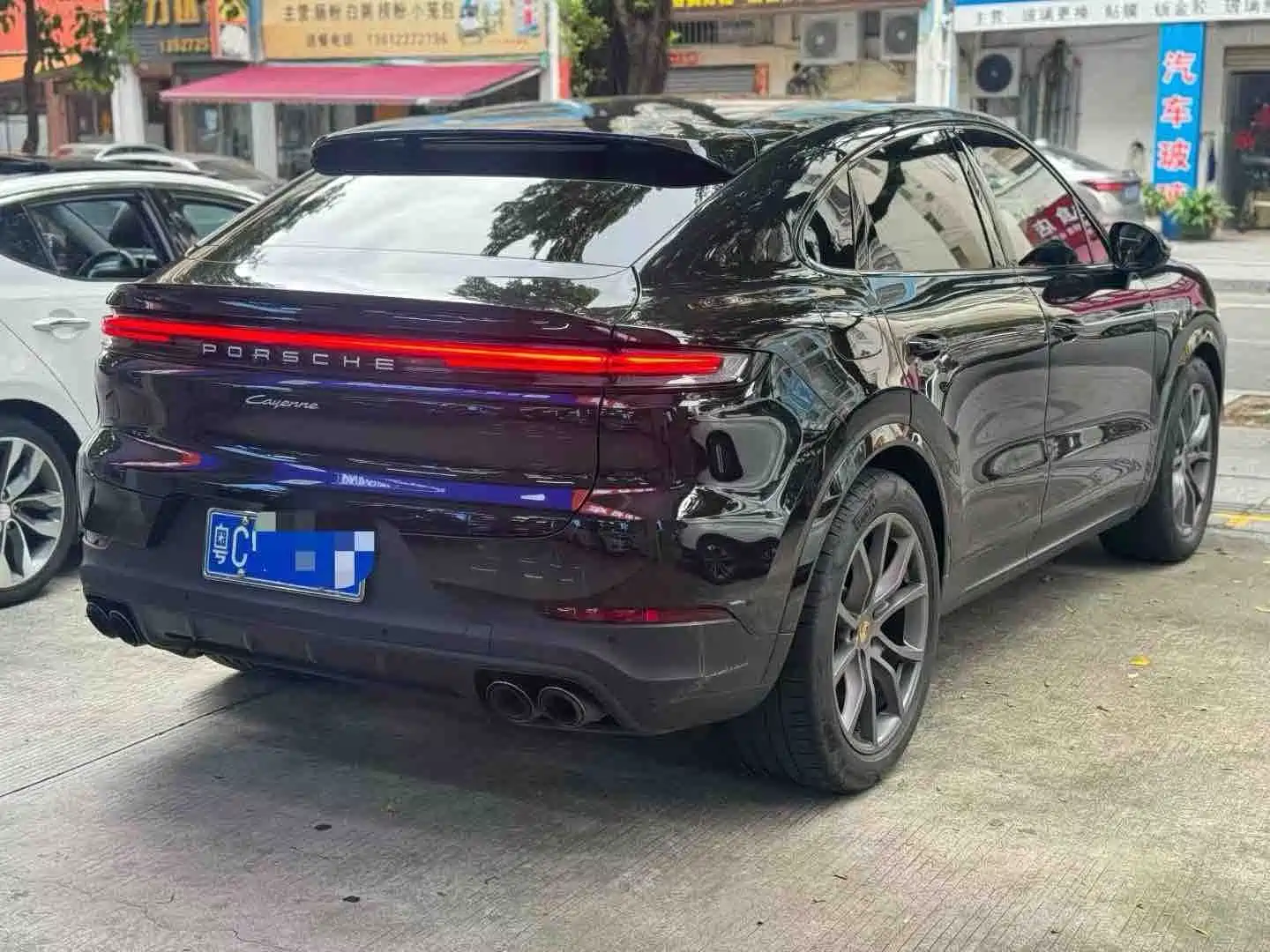 Photo 7 - Porsche Cayenne
