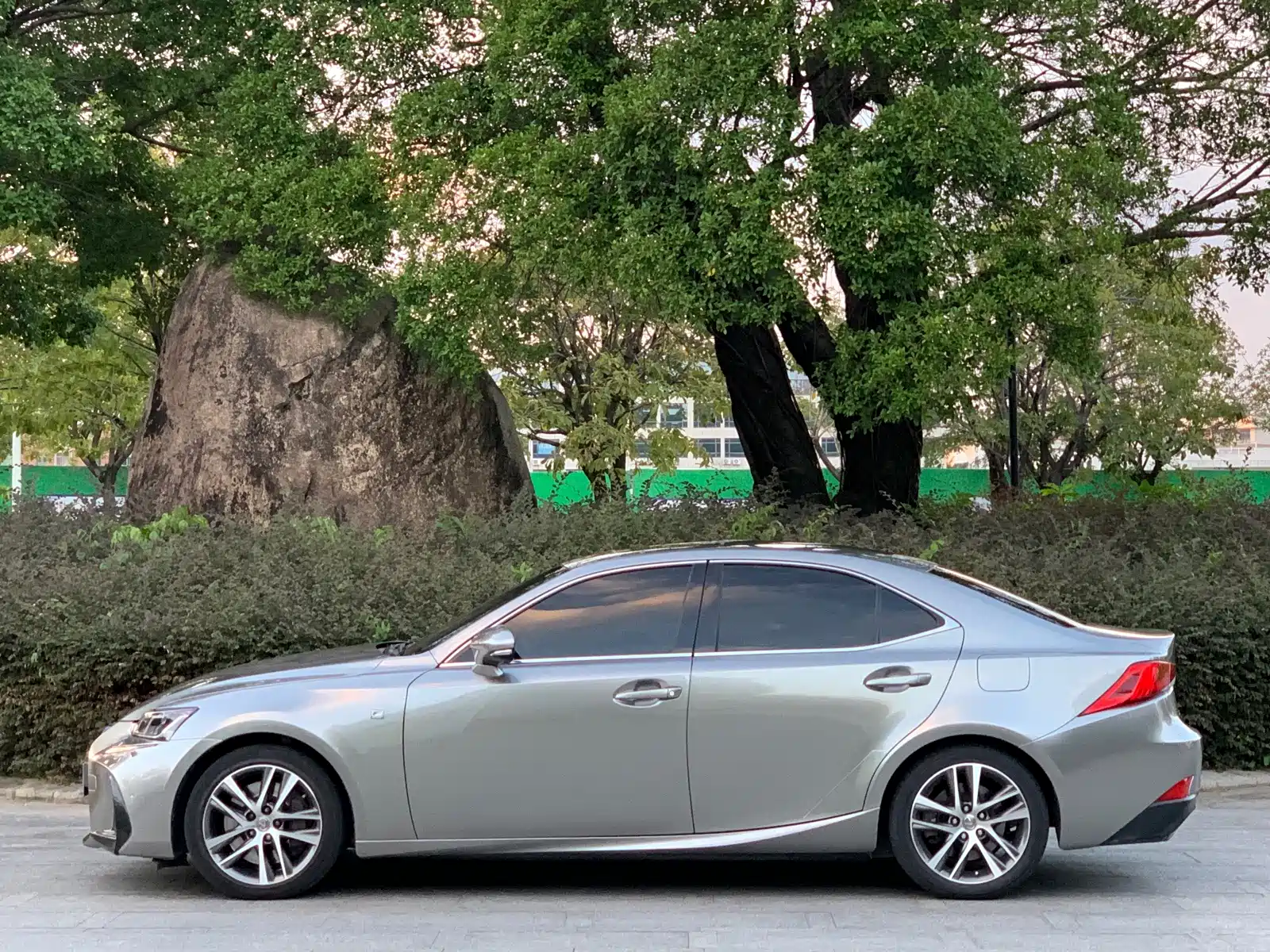 Фото 14 - Lexus IS