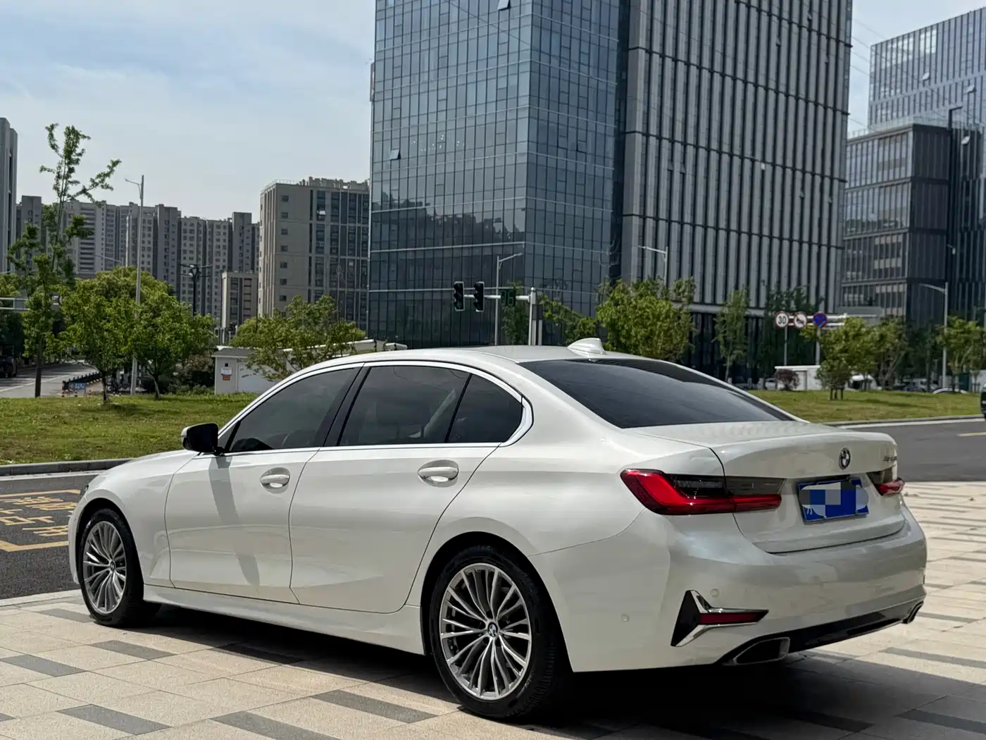 BMW 3 Series 2020 325Li Launch Edition фото 23