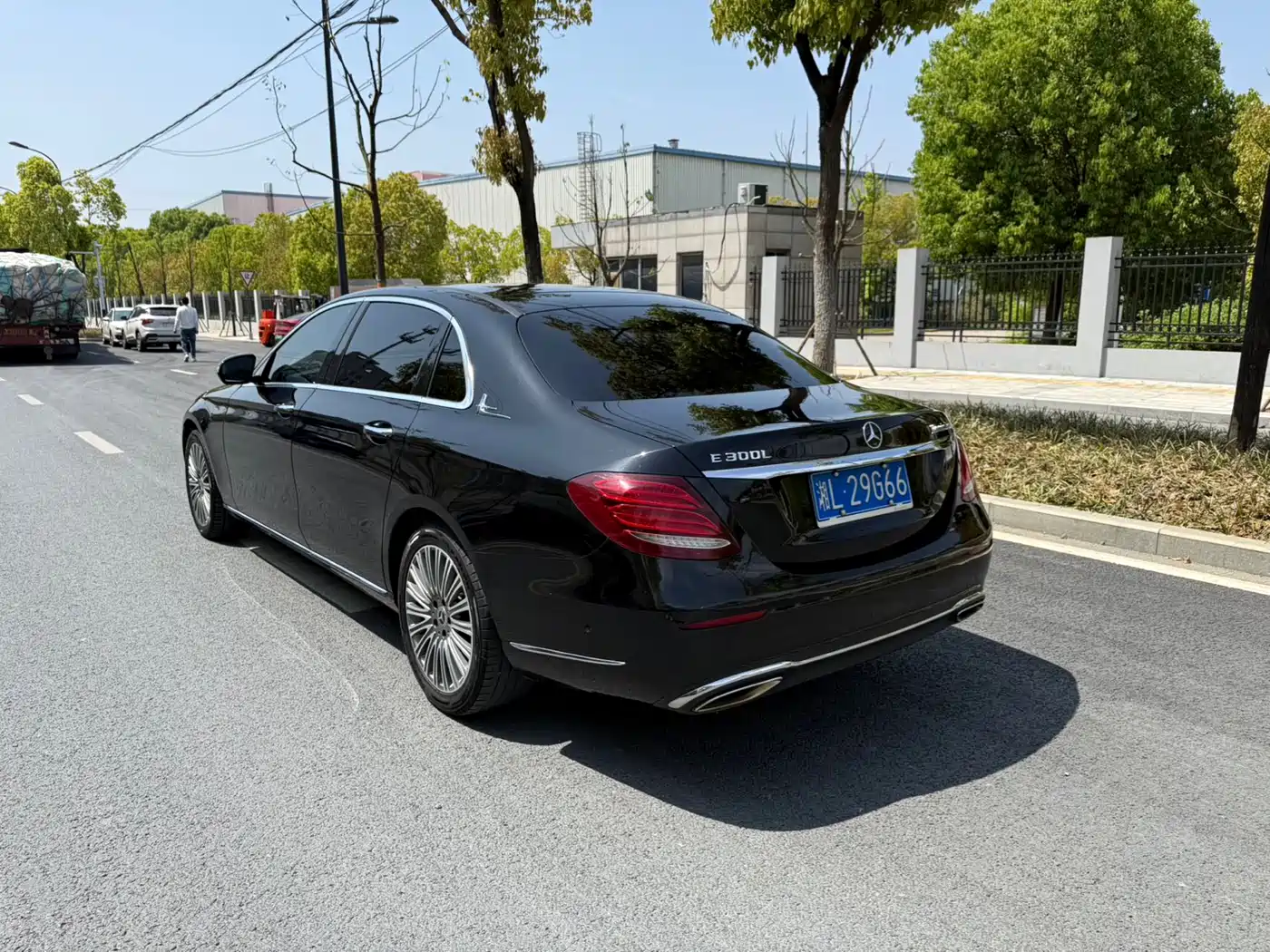 Mercedes-Benz E-Class 2020 E 300 L Luxury Model фото 5