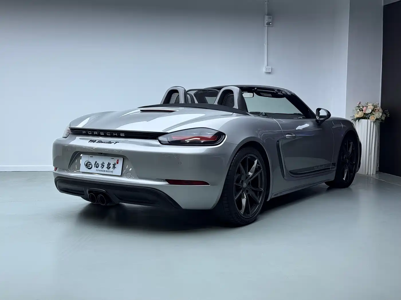 Porsche 718 2019 Boxster T 2.0T фото 13