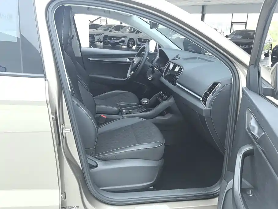 Photo 8 - Škoda Karoq