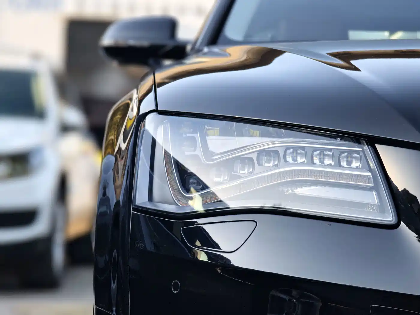 Photo 23 - Audi A8