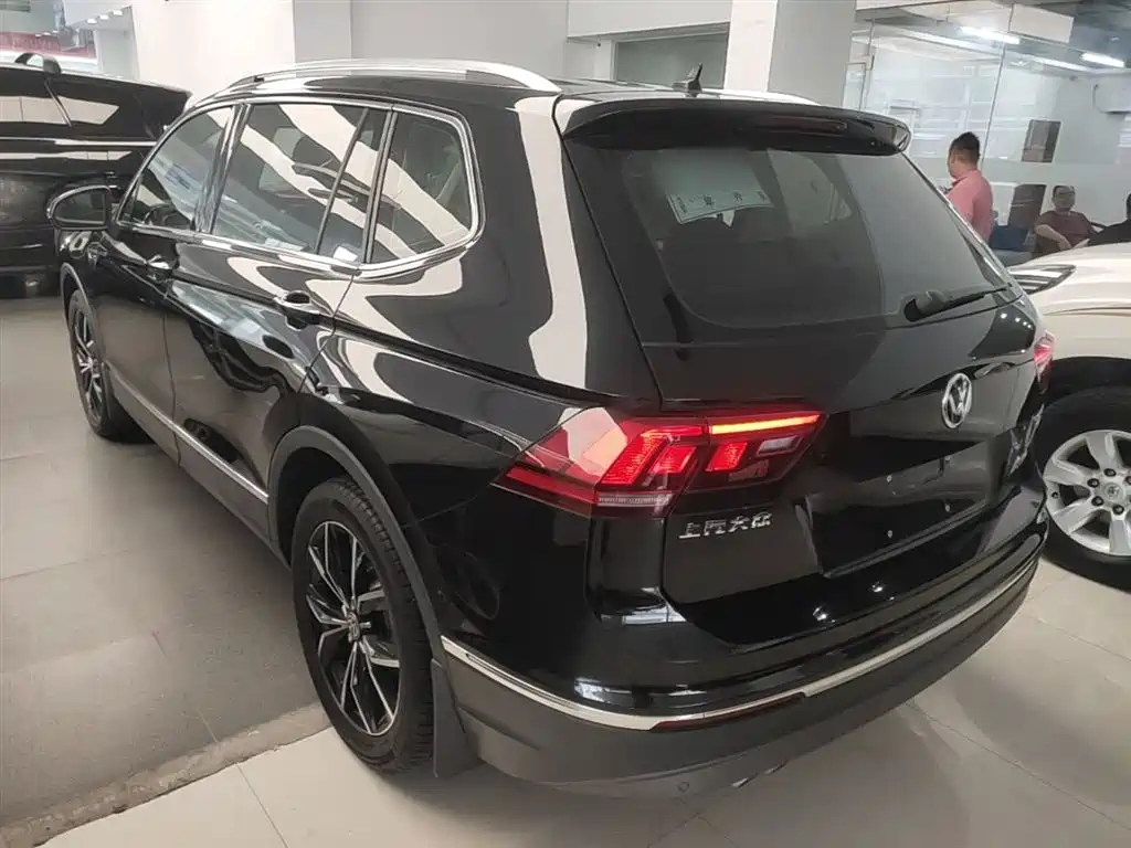 Volkswagen Tiguan L 2019 330TSI Automatic 2WD Smart Luxury Edition China VI фото 5