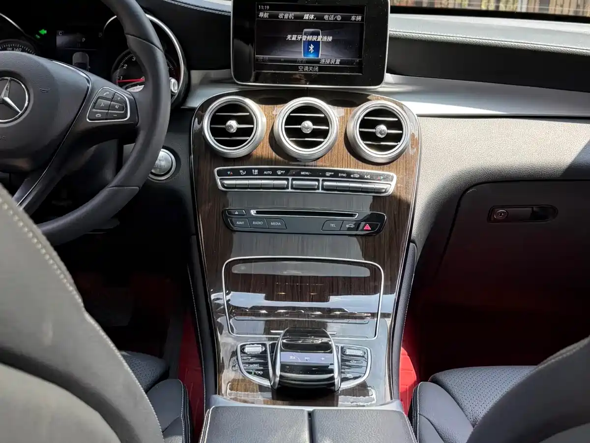 Mercedes-Benz GLC 2018 Facelift GLC 260 4MATIC Luxury фото 6