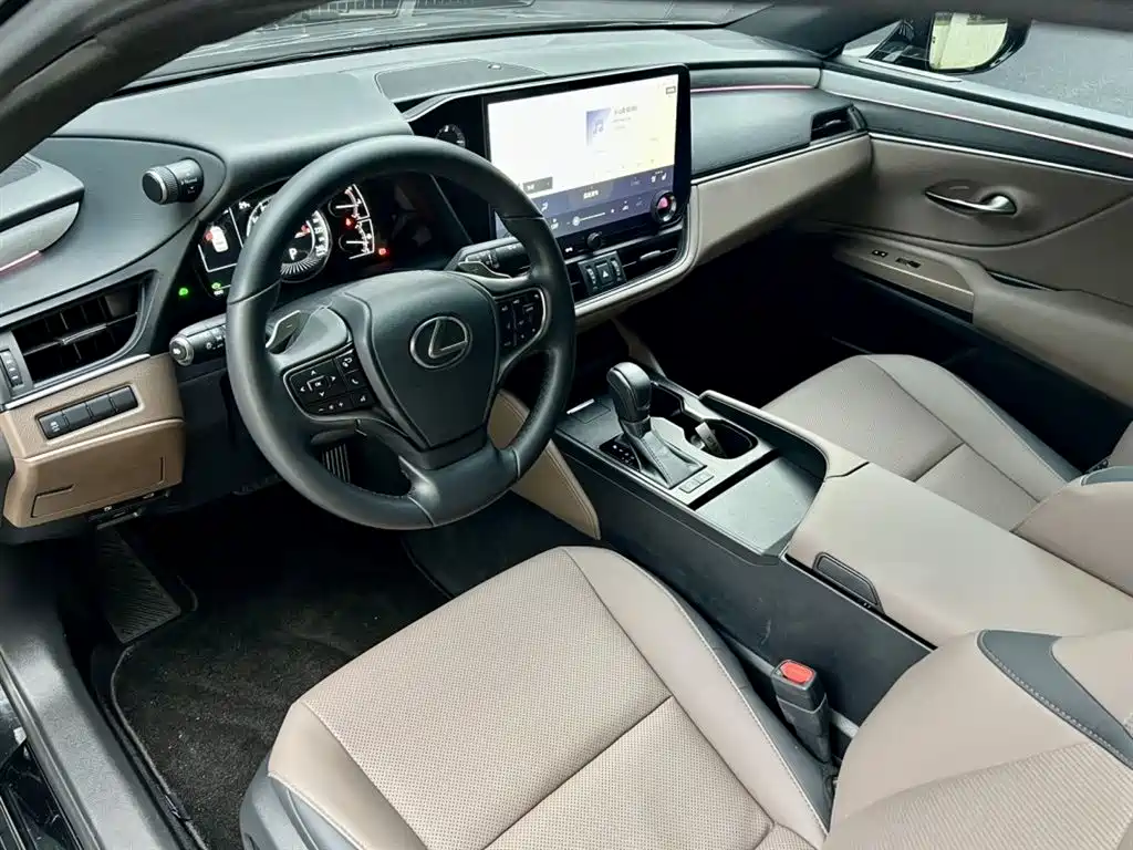 Lexus ES 2025 300h Ultimate Edition фото 7