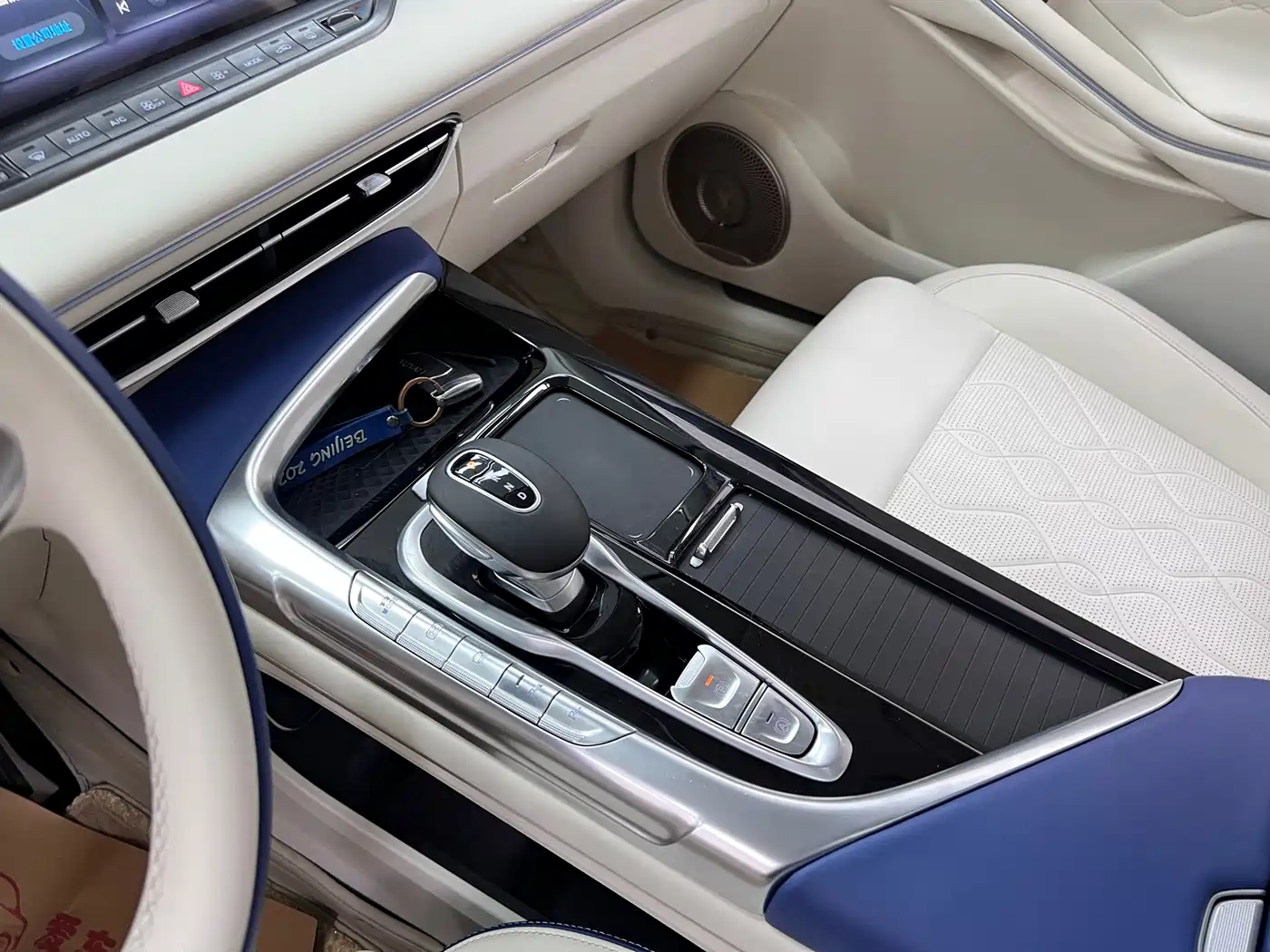 Voyah Auto VOYAH FREE 2021 AWD Standard Range Extender Exclusive Luxury Package фото 25