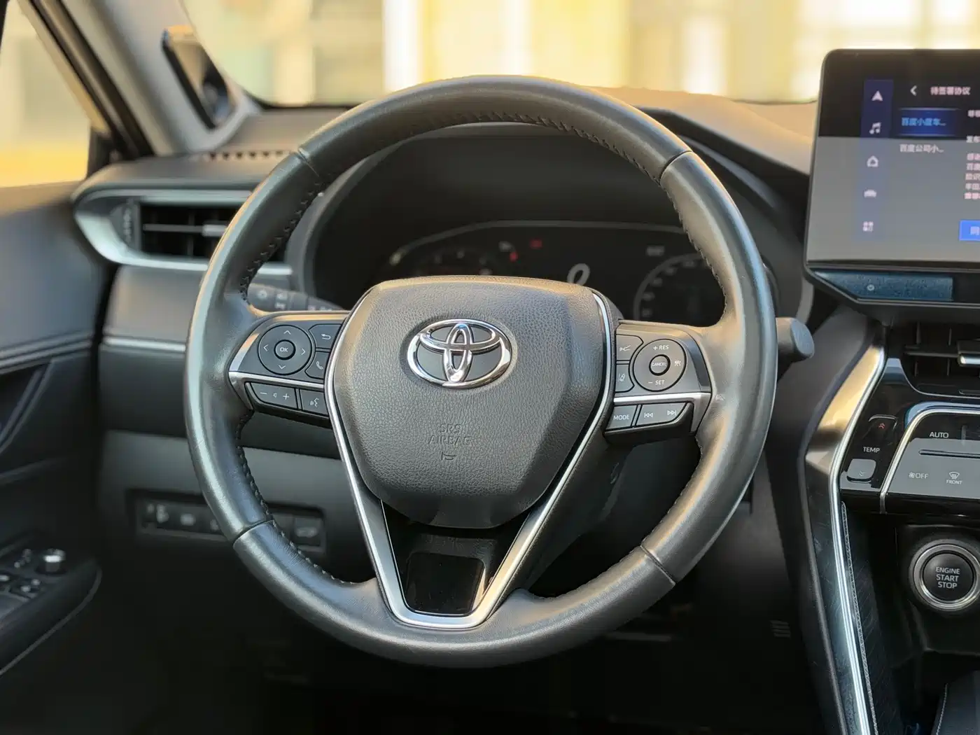 Toyota Venza 2023 2.0L CVT FWD Premium фото 15