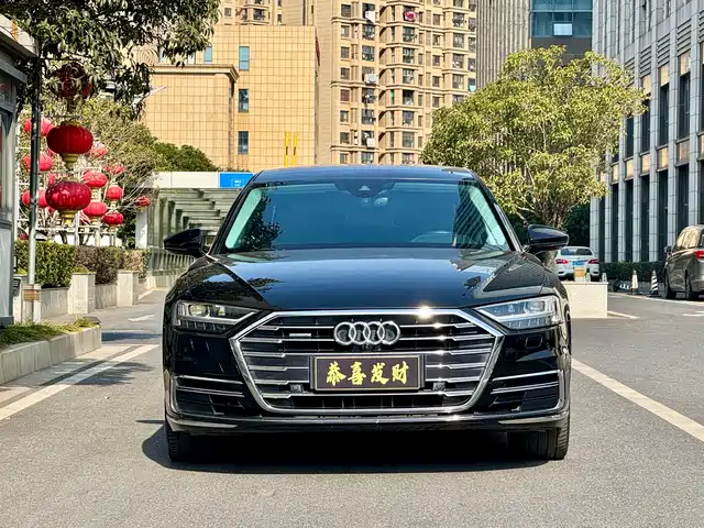 AUDI A8