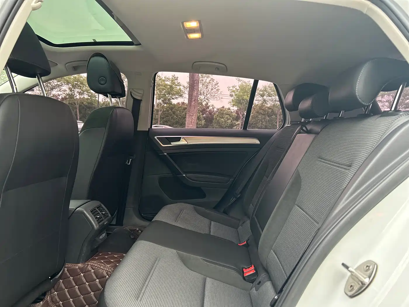 Volkswagen Golf 2020 Beloved Edition 280TSI DSG Comfort фото 13