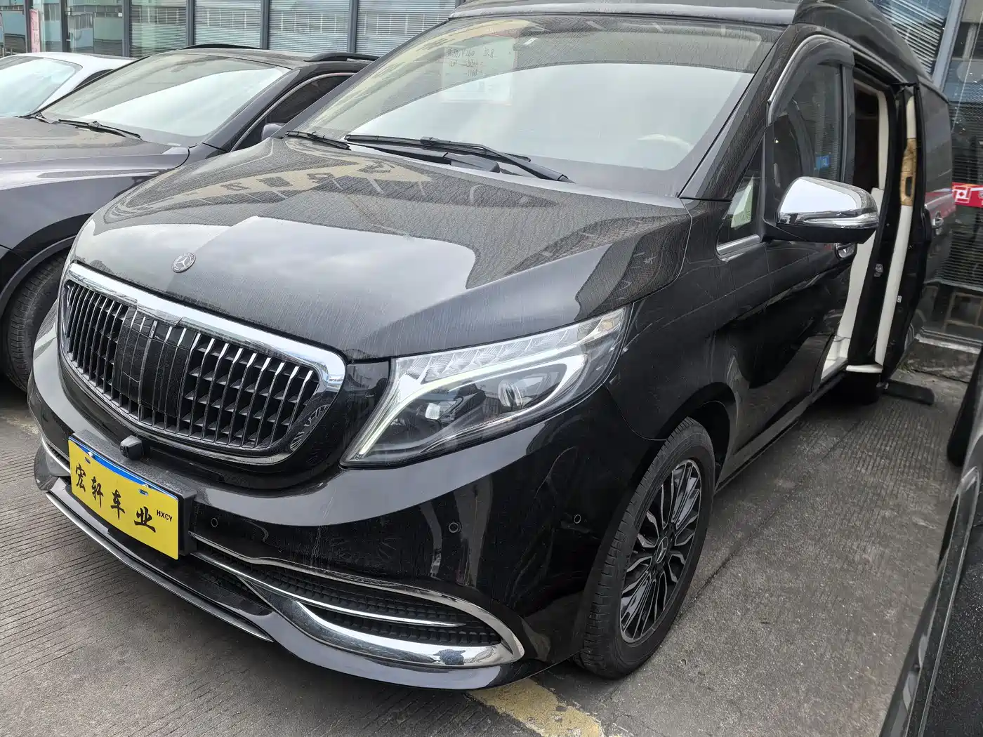 Mercedes-Benz V-Class 2017 Model V 260 L Premium Extended Edition