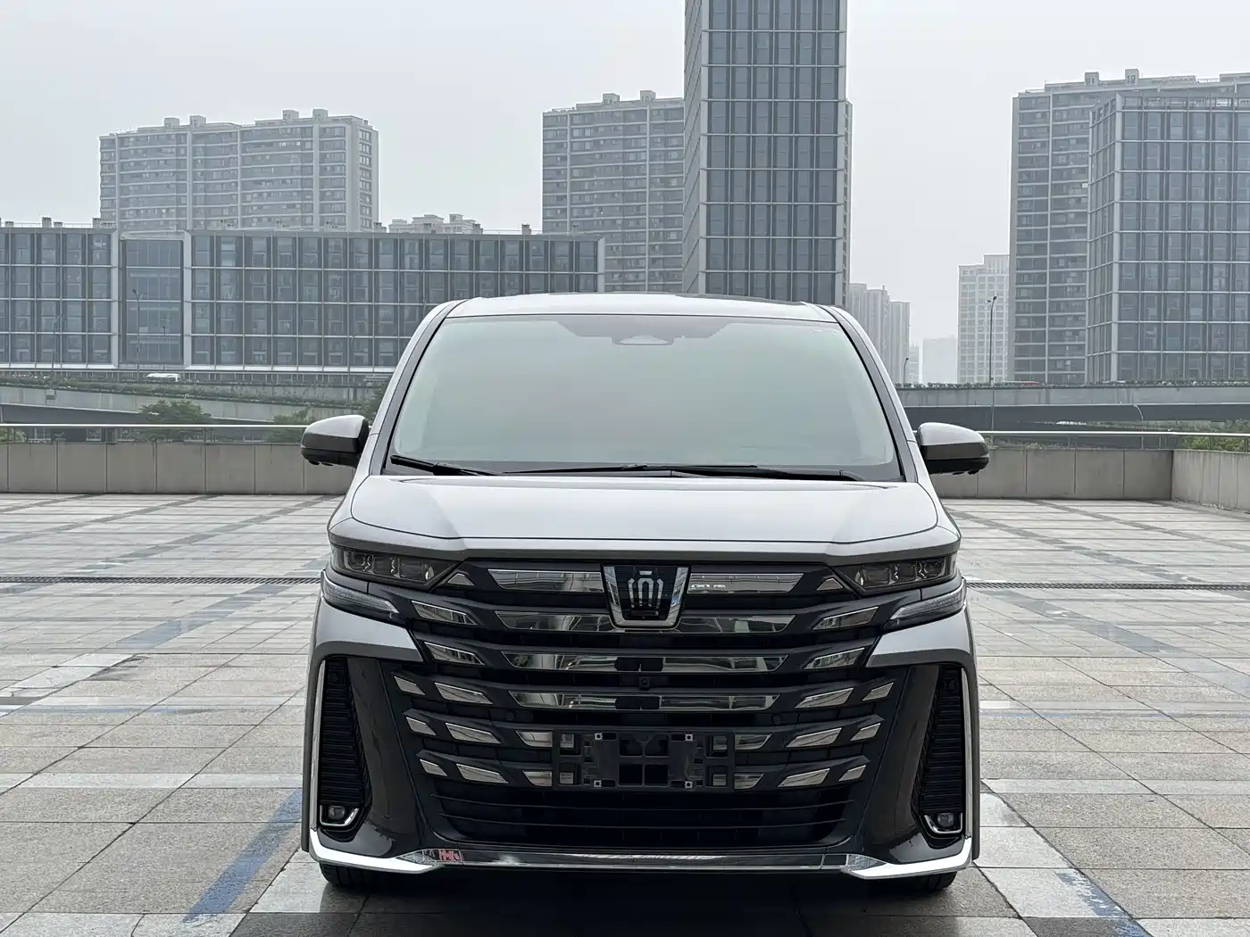 Toyota Vellfire 2024 Crown Hybrid 2.5L Executive Premium Edition фото 2
