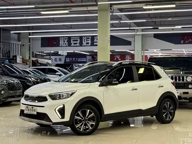 Kia Stonic 1.4L CVT, с люком