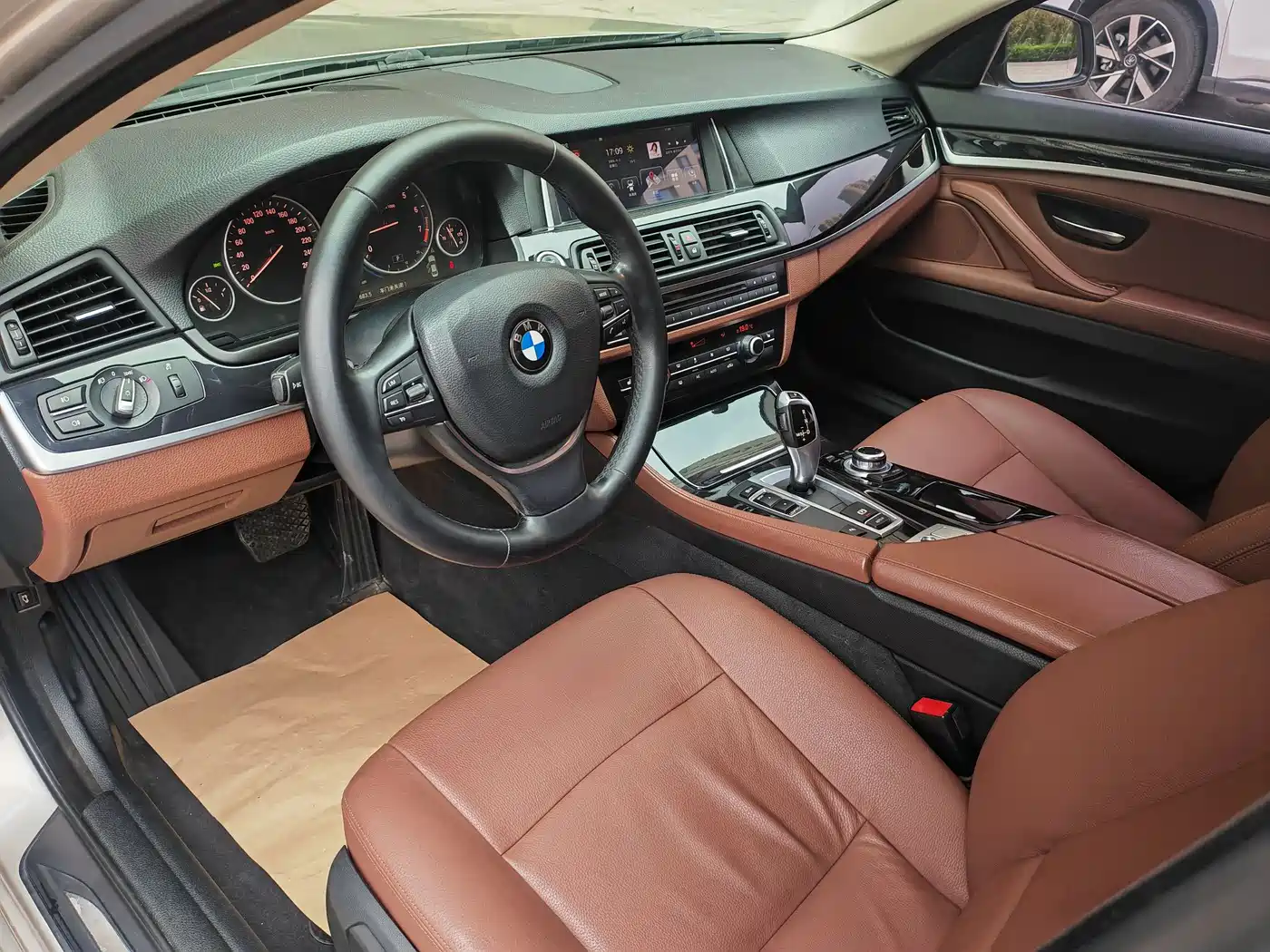 BMW 5 Series 2017 520Li Classic Edition фото 9