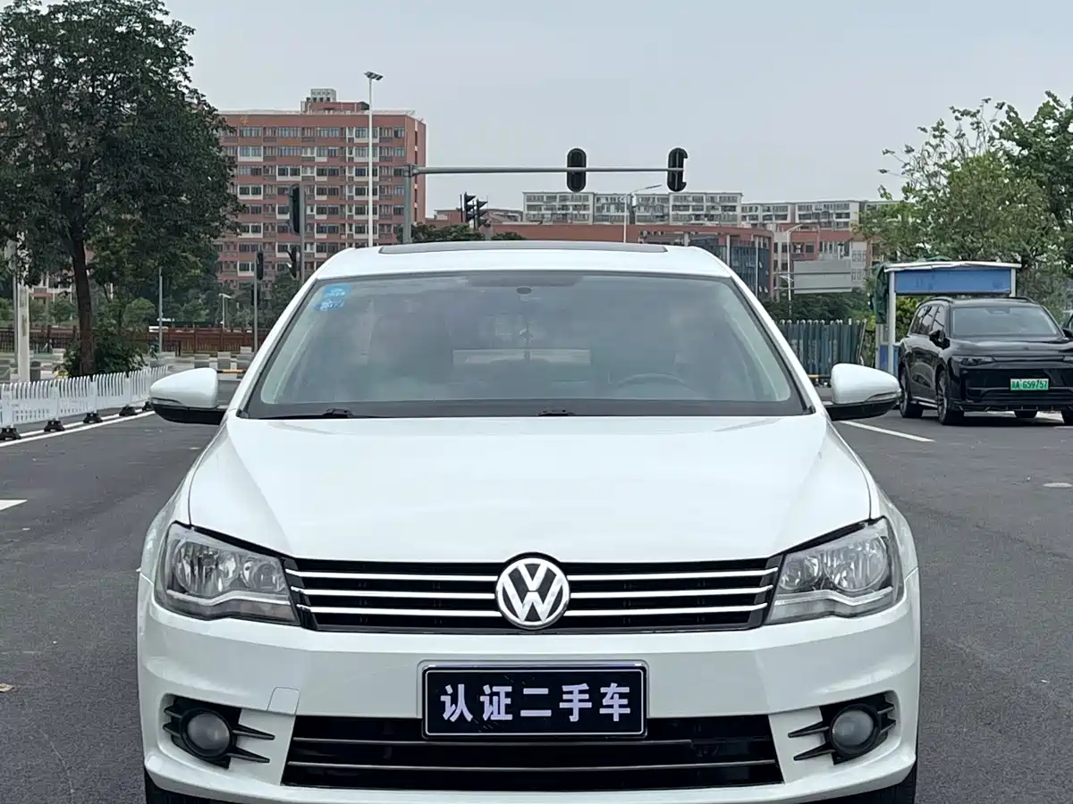 Volkswagen Bora 2014 1.6L Automatic Fashion Edition фото 2