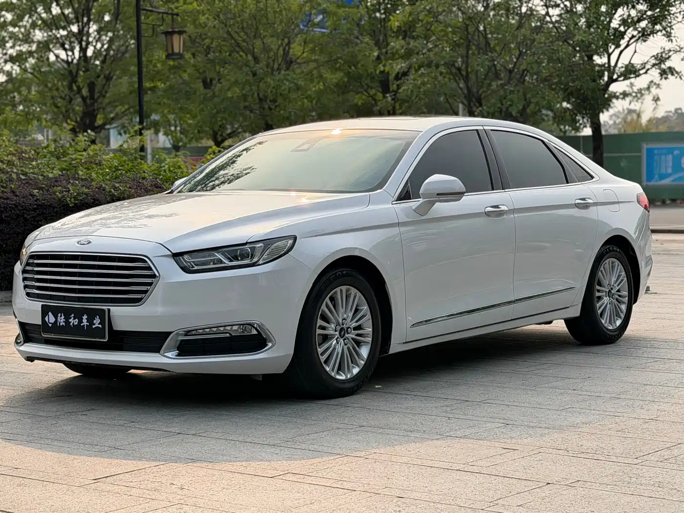 Фото 1 - Ford Taurus