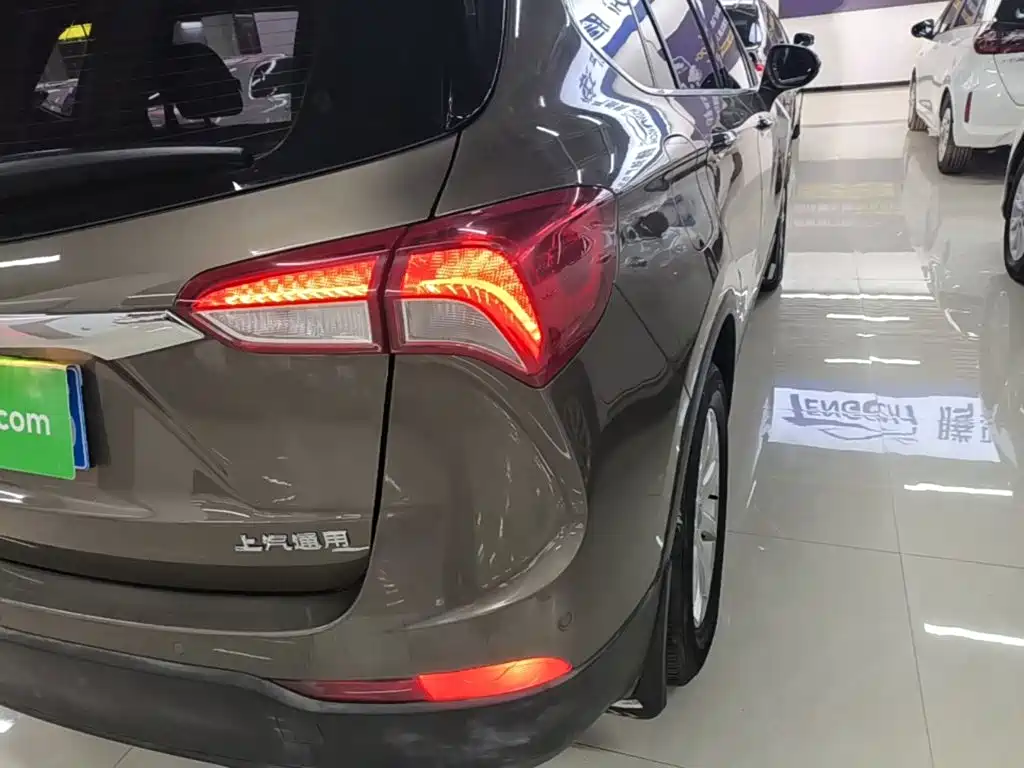 Фото 8 - Buick Envision Plus